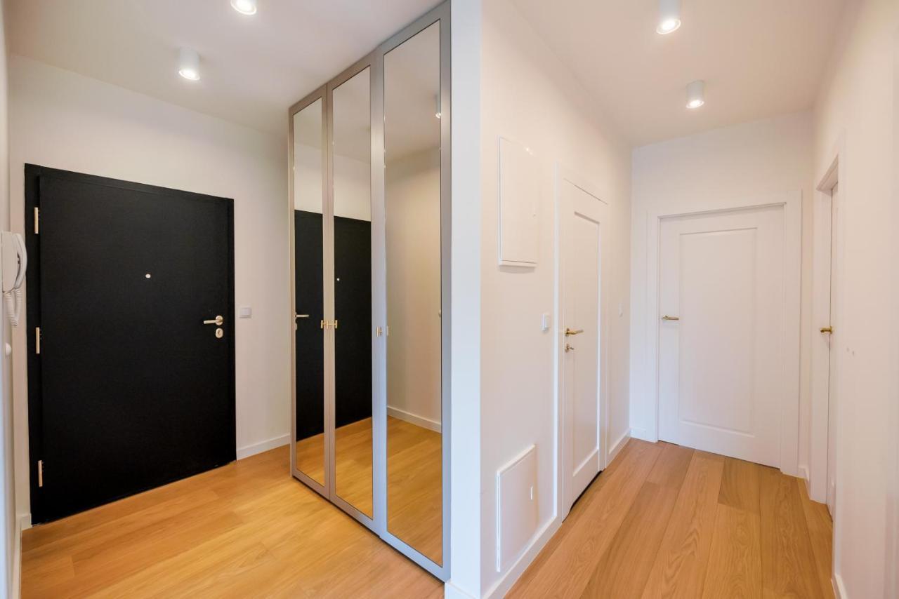 Wola Marble Apartment Varsavia Esterno foto