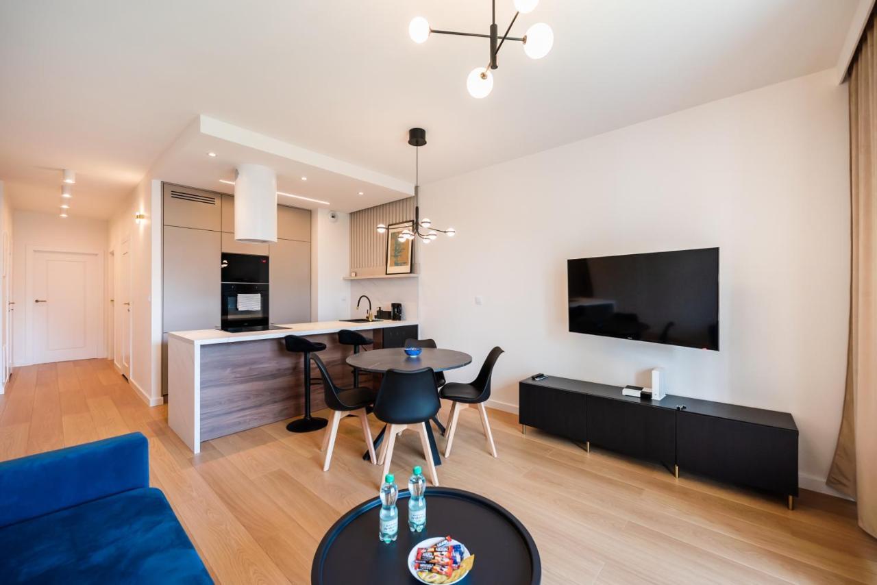 Wola Marble Apartment Varsavia Esterno foto
